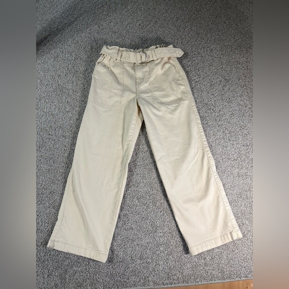 Time and Tru Pants - Like new! Time and Tru Cream Paperbag high waisted Waist Pants – Size 4